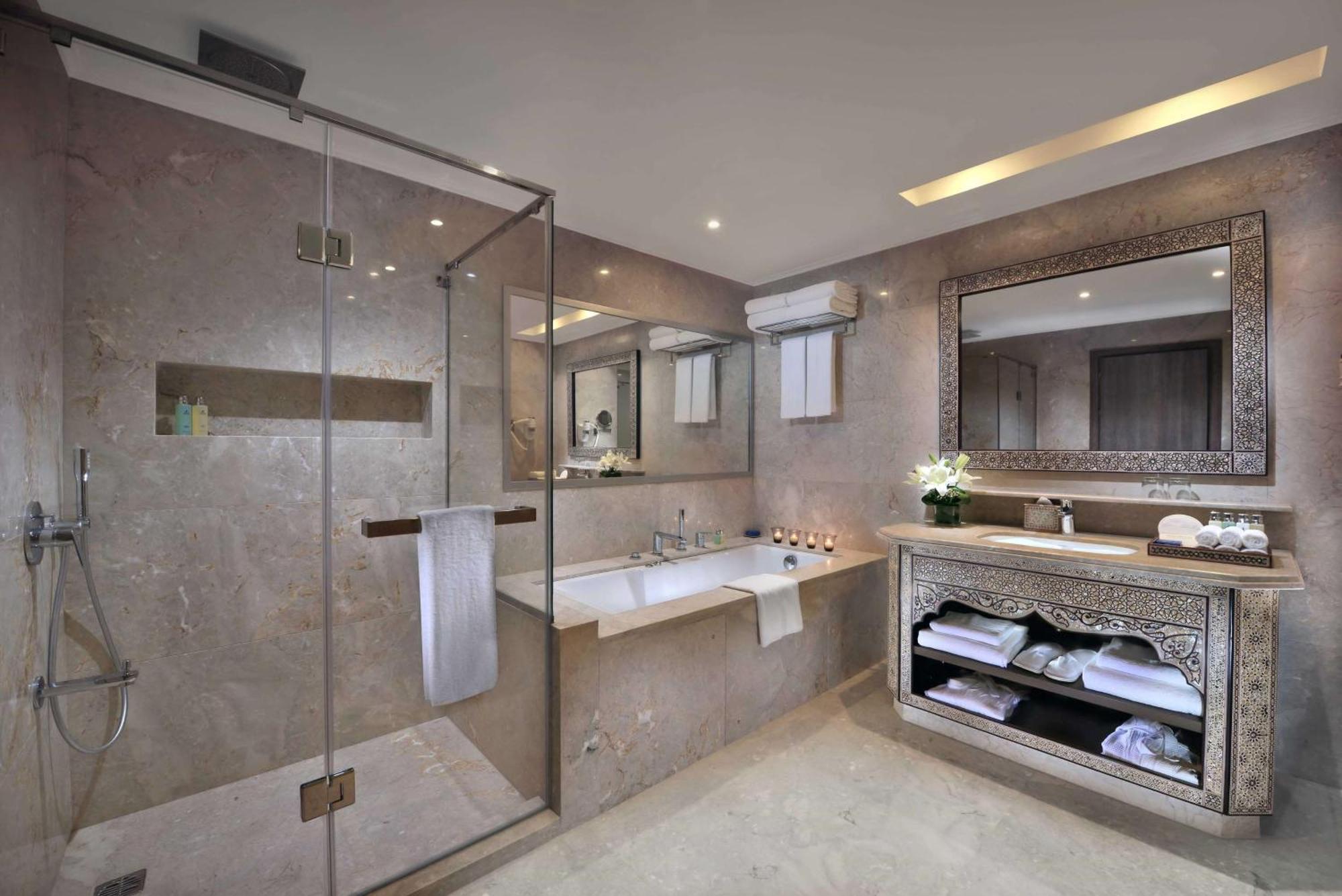 Steigenberger Alcazar Hotell Sharm el-Sheik Eksteriør bilde A modern bathroom